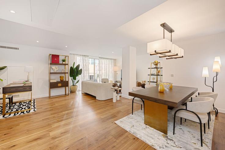 Sala de estar elegantemente projetada com móveis modernos em um apartamento no Building Bolsover Street - kenton-hostaway - 1495916 em City of Westminster, London