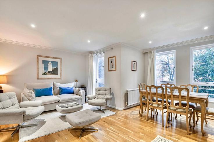 London Royal Borough of Kensington and ChelseaのBuilding Marlborough Street - kenton-hostaway - 1515781のアパートメントにある、モダンな家具を備えたエレガントなデザインのリビングルーム