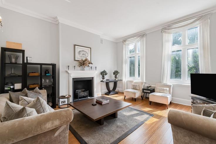Elegante sala de estar con mobiliario moderno en un apartamento en Building Lennox Gardens - kenton-hostaway - 1539513 en Royal Borough of Kensington and Chelsea, London Elegante sala de estar con mobiliario moderno en un apartamento en Building Lennox Gardens - kenton-hostaway - 1539513 en Royal Borough of Kensington and Chelsea, London