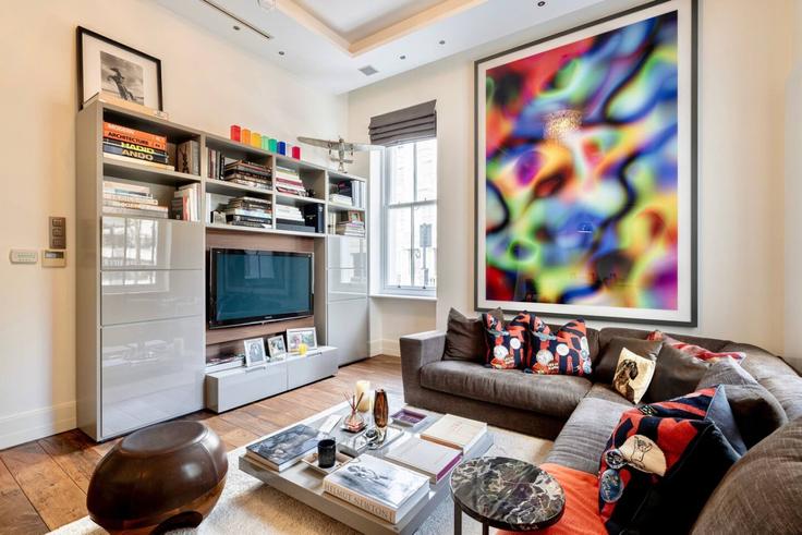 Elegant gestaltetes Wohnzimmer mit moderner Einrichtung in einer Wohnung im Building Leinster Gardens - kenton-hostaway - 1624264 in City of Westminster, London