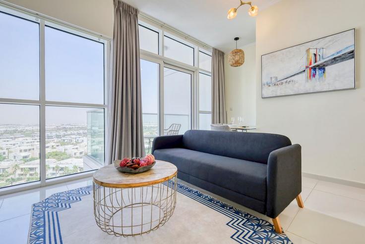 Salle de séjour élégante avec mobilier moderne dans un appartement à Building D54 - key-one-holiday-homes - 1296615 - DXB à Dubai, Dubai