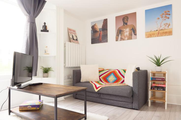 Building Leinster Square - keyhol-stays-ltd - 1637739 adresindeki bir dairede modern mobilyalarla zarif bir şekilde tasarlanmış oturma odası City of Westminster, London Building Leinster Square - keyhol-stays-ltd - 1637739 adresindeki bir dairede modern mobilyalarla zarif bir şekilde tasarlanmış oturma odası City of Westminster, London