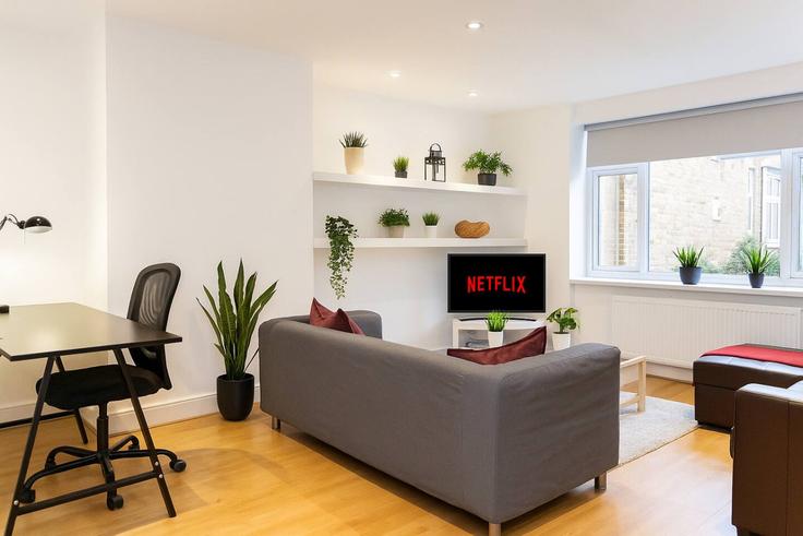 Elegante sala de estar con mobiliario moderno en un apartamento en Building Goswell Road - keyhol-stays-ltd - 1637760 en London Borough of Islington, London
