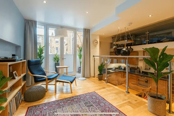London Borough of Camden, London에 위치한 Building Torbay Lane - keyhol-stays-ltd - 1637763 유닛의 세련된 인테리어가 돋보이는 거실