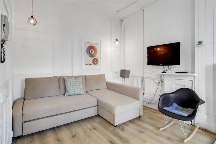 City of London, London에 위치한 Building Farringdon Road - keyhol-stays-ltd - 1637773 유닛의 세련된 인테리어가 돋보이는 거실 City of London, London에 위치한 Building Farringdon Road - keyhol-stays-ltd - 1637773 유닛의 세련된 인테리어가 돋보이는 거실
