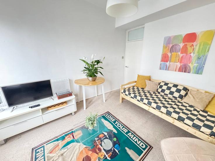 Sala de estar elegantemente projetada com móveis modernos em um apartamento no Building Old Street - keyhol-stays-ltd - 1637774 em London Borough of Islington, London Sala de estar elegantemente projetada com móveis modernos em um apartamento no Building Old Street - keyhol-stays-ltd - 1637774 em London Borough of Islington, London