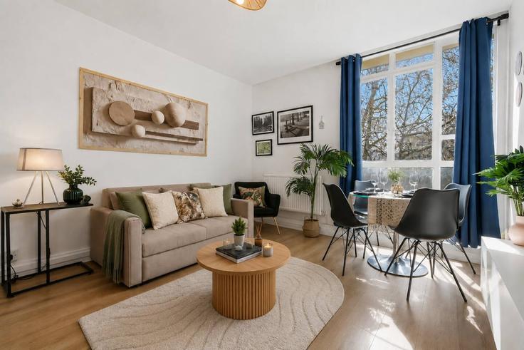 City of Westminster, London에 위치한 Building Cleveland Terrace - keyhol-stays-ltd - 1637813 유닛의 세련된 인테리어가 돋보이는 거실 City of Westminster, London에 위치한 Building Cleveland Terrace - keyhol-stays-ltd - 1637813 유닛의 세련된 인테리어가 돋보이는 거실