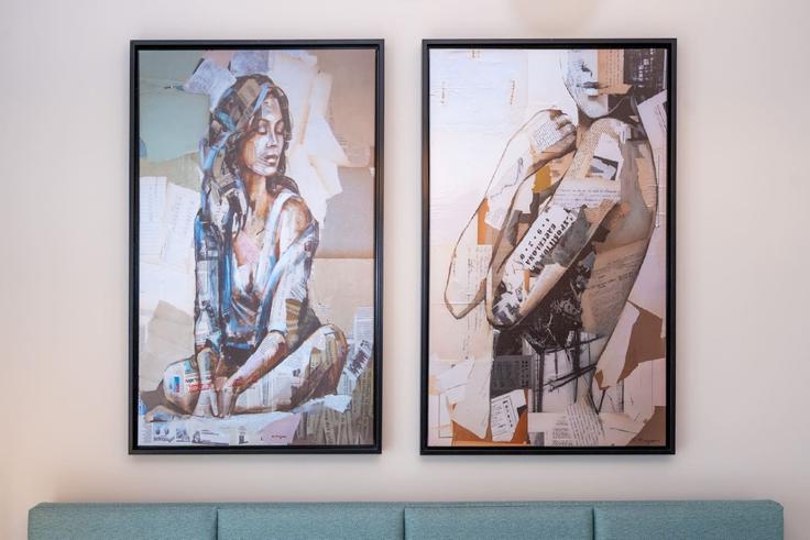 Elegante sala de estar con mobiliario moderno en un apartamento en Building Al A'amal Street - keyrock-holiday-homes - 1261293 - DXB en Business Bay, Dubai Elegante sala de estar con mobiliario moderno en un apartamento en Building Al A'amal Street - keyrock-holiday-homes - 1261293 - DXB en Business Bay, Dubai