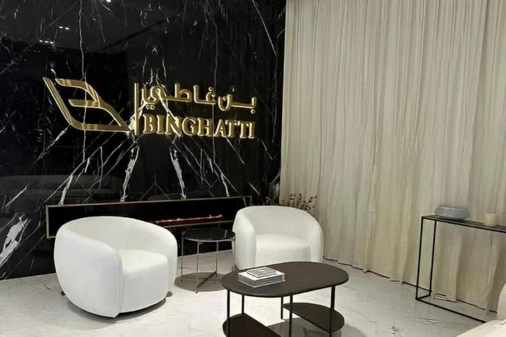 Dubai Business BayのBuilding Marasi Drive - keyrock-holiday-homes - 1261321 - DXBのアパートメントにある、モダンな家具を備えたエレガントなデザインのリビングルーム Dubai Business BayのBuilding Marasi Drive - keyrock-holiday-homes - 1261321 - DXBのアパートメントにある、モダンな家具を備えたエレガントなデザインのリビングルーム