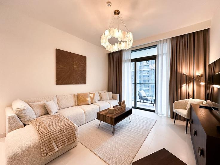 Marsa Dubai, Dubai에 위치한 Building Tariaq Bedon Esm - keyrock-holiday-homes - 1261300 - DXB 아파트의 세련된 인테리어가 돋보이는 거실