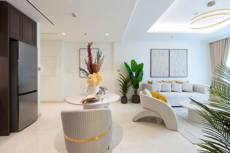 Marsa Dubai, Dubai에 위치한 Building Tariaq Bedon Esm - keyrock-holiday-homes - 1284630 - DXB 아파트의 세련된 인테리어가 돋보이는 거실