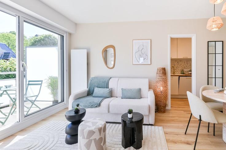 Sala de estar elegantemente projetada com móveis modernos em um apartamento no Building Avenue du Sporting - kiwikey - 1538856 em Houlgate, Houlgate Sala de estar elegantemente projetada com móveis modernos em um apartamento no Building Avenue du Sporting - kiwikey - 1538856 em Houlgate, Houlgate