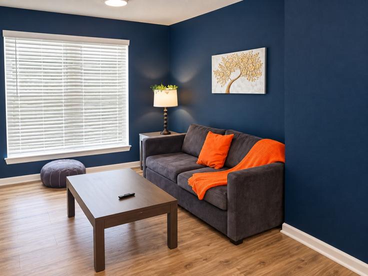 Building Pinemont Drive - kk-housing - 1633967 adresindeki bir dairede modern mobilyalarla zarif bir şekilde tasarlanmış oturma odası Houston, Houston Building Pinemont Drive - kk-housing - 1633967 adresindeki bir dairede modern mobilyalarla zarif bir şekilde tasarlanmış oturma odası Houston, Houston