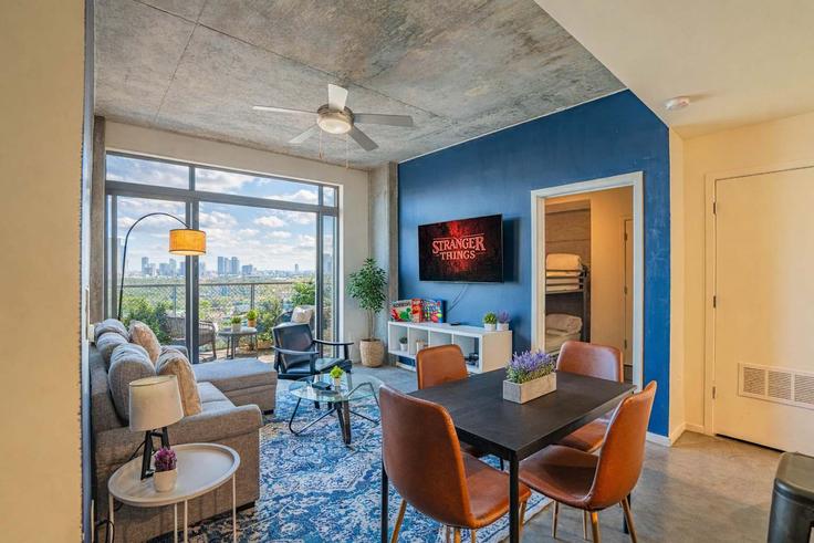 Phoenix PhoenixのBuilding North 4th Street - klvg-properties - 1263042 - USAのアパートメントにある、モダンな家具を備えたエレガントなデザインのリビングルーム