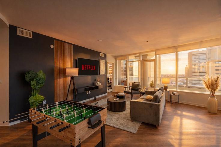 Phoenix, Phoenix에 위치한 Building West Monroe Street - klvg-properties - 1388726 유닛의 세련된 인테리어가 돋보이는 거실