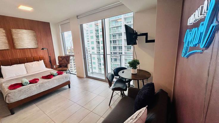 Miami, Miami에 위치한 Building Biscayne Boulevard - kohcoon-llc - 1261242 - MIA 아파트의 세련된 인테리어가 돋보이는 거실