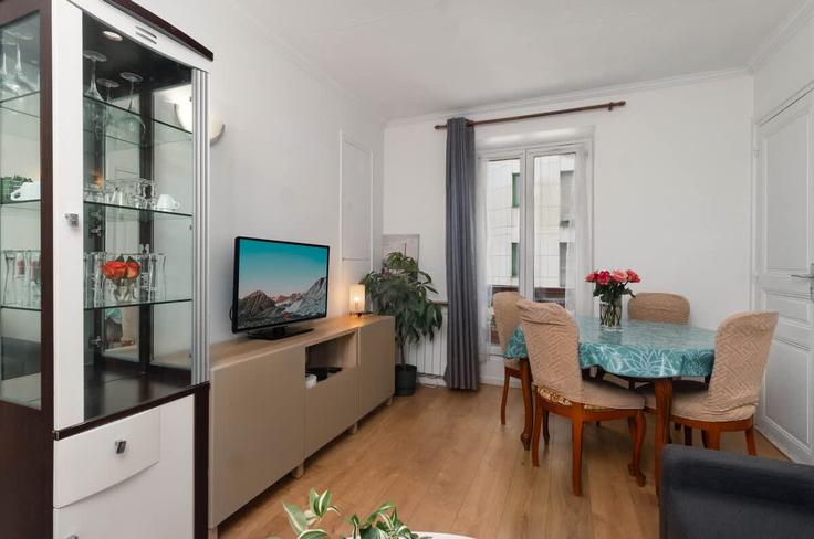 Elegante sala de estar con mobiliario moderno en un apartamento en Building Rue du Chemin Vert - koncy - 1471406 en 11th arrondissement, Paris