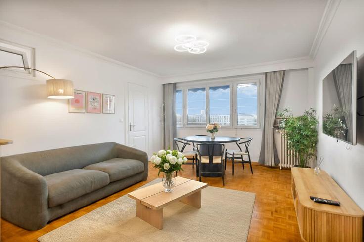 Elegante sala de estar con mobiliario moderno en un apartamento en Building Rue de la Marseillaise - koncy - 1471410 en 19th arrondissement, Paris Elegante sala de estar con mobiliario moderno en un apartamento en Building Rue de la Marseillaise - koncy - 1471410 en 19th arrondissement, Paris