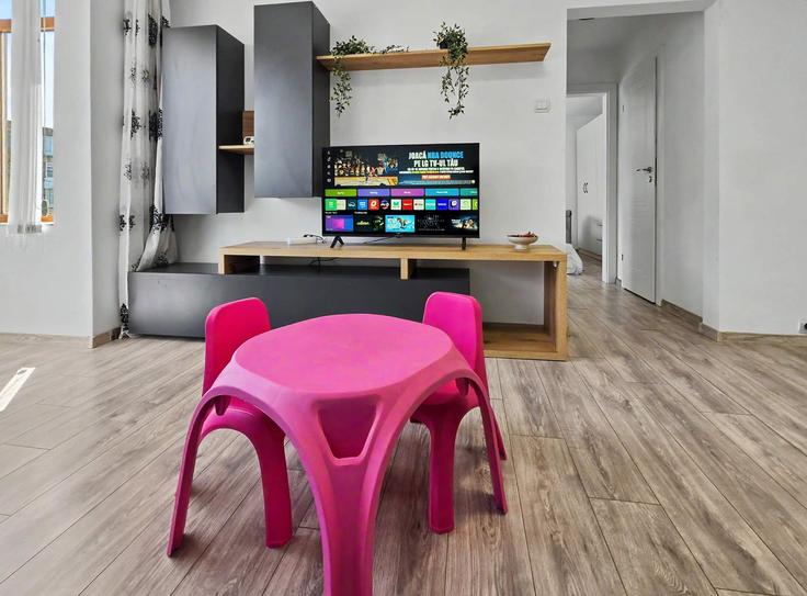 Elegante sala de estar con mobiliario moderno en un apartamento en Building Strada Nicolina - konstanzer-srl - 1696636 en Iași, Iași Elegante sala de estar con mobiliario moderno en un apartamento en Building Strada Nicolina - konstanzer-srl - 1696636 en Iași, Iași