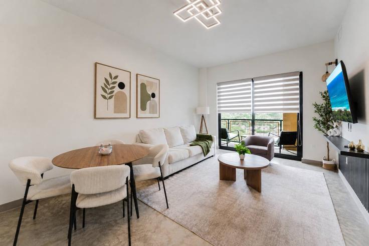 Sala de estar elegantemente projetada com móveis modernos em um apartamento no Building Griffin Road - koosh-management-1 - 1624291 em Dania Beach, Dania Beach Sala de estar elegantemente projetada com móveis modernos em um apartamento no Building Griffin Road - koosh-management-1 - 1624291 em Dania Beach, Dania Beach