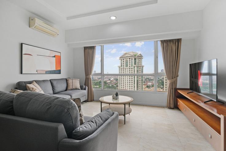 Salle de séjour élégante avec mobilier moderne dans un appartement à Building Jalan Permata Intan IV - kozystay-1 - 1530151 à Kebayoran Lama, South Jakarta City Salle de séjour élégante avec mobilier moderne dans un appartement à Building Jalan Permata Intan IV - kozystay-1 - 1530151 à Kebayoran Lama, South Jakarta City