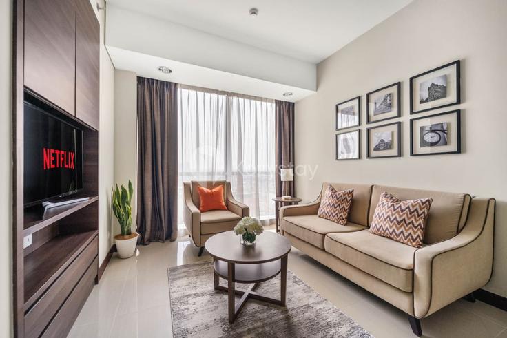 Sala de estar elegantemente projetada com móveis modernos em um apartamento no Building Jalan Sultan Iskandar Muda - kozystay-1 - 1529323 em Kebayoran Lama, South Jakarta City Sala de estar elegantemente projetada com móveis modernos em um apartamento no Building Jalan Sultan Iskandar Muda - kozystay-1 - 1529323 em Kebayoran Lama, South Jakarta City