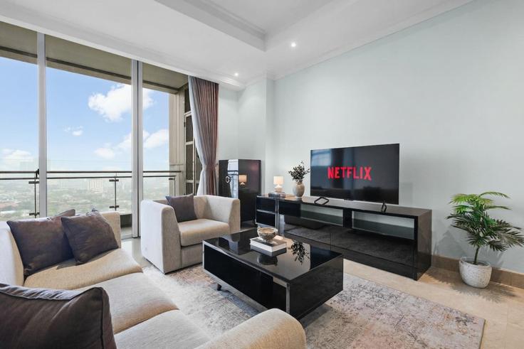 Salle de séjour élégante avec mobilier moderne dans un appartement à Building Tulodong Atlas 1 - kozystay-1 - 1529591 à Kebayoran Baru, South Jakarta City Salle de séjour élégante avec mobilier moderne dans un appartement à Building Tulodong Atlas 1 - kozystay-1 - 1529591 à Kebayoran Baru, South Jakarta City