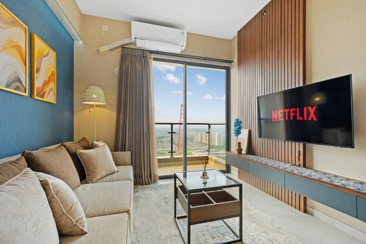 Sala de estar elegantemente projetada com móveis modernos em um apartamento no Building Apartemen Sky House Bsd City - kozystay-1 - 1529421 em Cisauk, Tangerang Regency Sala de estar elegantemente projetada com móveis modernos em um apartamento no Building Apartemen Sky House Bsd City - kozystay-1 - 1529421 em Cisauk, Tangerang Regency