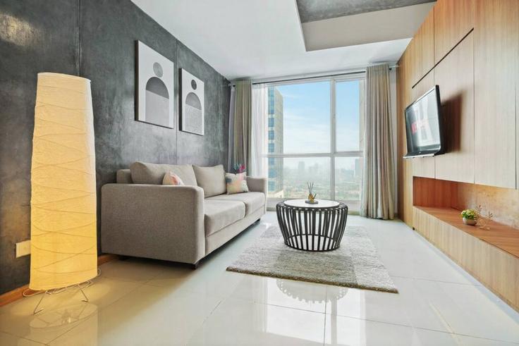 Tebet, South Jakarta City에 위치한 Building Jalan Raya Casablanca - kozystay-1 - 1529406 유닛의 세련된 인테리어가 돋보이는 거실