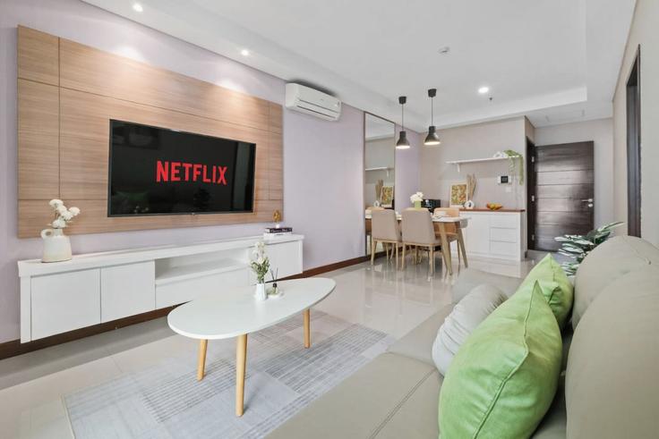 Salle de séjour élégante avec mobilier moderne dans un appartement à Building Jl. Swadaya II 41 RT 002 %2F RW 004 Kebon Jeruk Kebon Jeruk Jakarta Barat DKI Jakarta - kozystay-1 - 1529526 à Kebonjeruk, West Jakarta City Salle de séjour élégante avec mobilier moderne dans un appartement à Building Jl. Swadaya II 41 RT 002 %2F RW 004 Kebon Jeruk Kebon Jeruk Jakarta Barat DKI Jakarta - kozystay-1 - 1529526 à Kebonjeruk, West Jakarta City