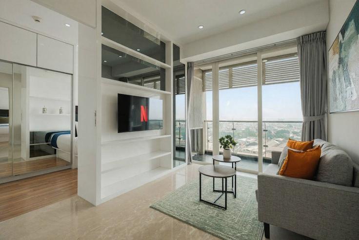 Salle de séjour élégante avec mobilier moderne dans un appartement à Building Jalan Industri - kozystay-1 - 1639341 à Cicendo, Bandung City Salle de séjour élégante avec mobilier moderne dans un appartement à Building Jalan Industri - kozystay-1 - 1639341 à Cicendo, Bandung City