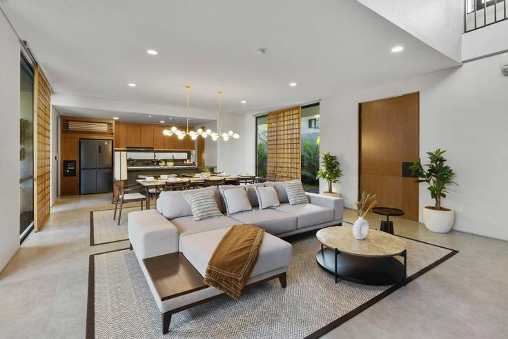 Salle de séjour élégante avec mobilier moderne dans un appartement à Building Jalan Tegal Wangi - kozystay-1 - 1529984 à South Kuta, Badung Regency Salle de séjour élégante avec mobilier moderne dans un appartement à Building Jalan Tegal Wangi - kozystay-1 - 1529984 à South Kuta, Badung Regency