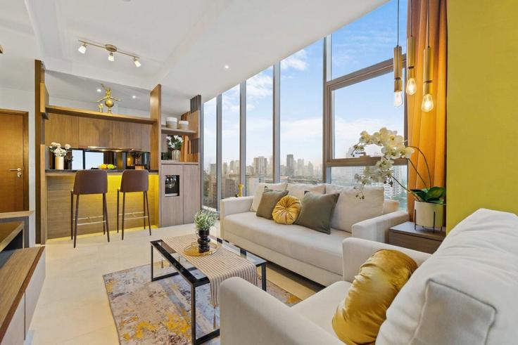 Sala de estar elegantemente projetada com móveis modernos em um apartamento no Building QR2V+HQV - kozystay-1 - 1529431 em Pancoran, South Jakarta City Sala de estar elegantemente projetada com móveis modernos em um apartamento no Building QR2V+HQV - kozystay-1 - 1529431 em Pancoran, South Jakarta City