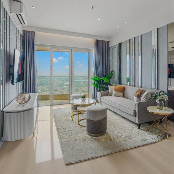 Elegante sala de estar con mobiliario moderno en un apartamento en Building Jalan Jenderal Basuki Rachmat - kozystay-1 - 1609575 en Tegalsari, Surabaya Elegante sala de estar con mobiliario moderno en un apartamento en Building Jalan Jenderal Basuki Rachmat - kozystay-1 - 1609575 en Tegalsari, Surabaya