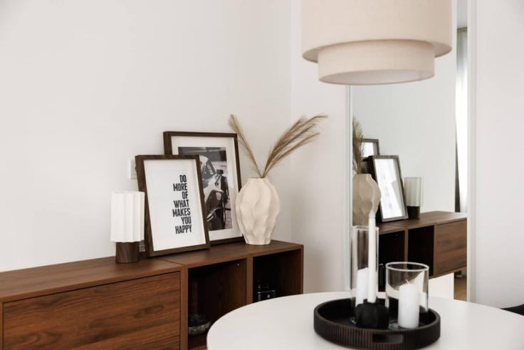 Building Wallensteinstraße - kpa-immobilien-gmbh - 1255959 - VIE adresindeki bir dairede modern mobilyalarla zarif bir şekilde tasarlanmış oturma odası Vienna, Vienna