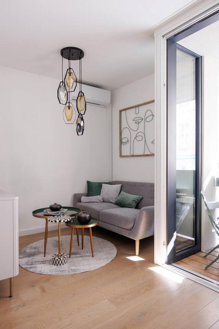Salle de séjour élégante avec mobilier moderne dans un appartement à Building Wallensteinstraße - kpa-immobilien-gmbh - 1259262 - VIE à Vienna, Vienna