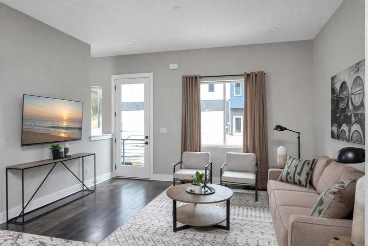 Building Goodrich Avenue - krpm - 1051730 adresindeki bir dairede modern mobilyalarla zarif bir şekilde tasarlanmış oturma odası Nashville, Nashville