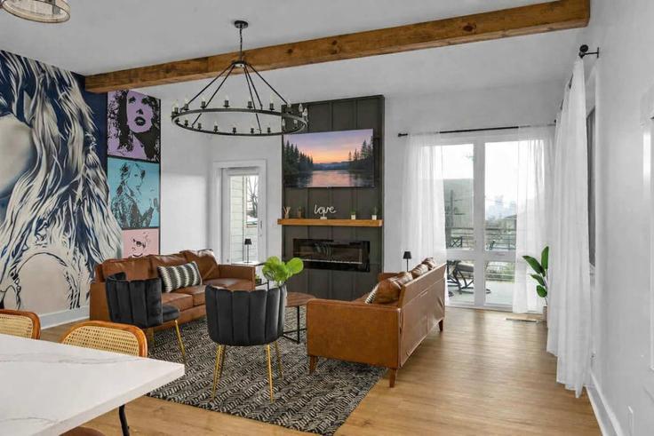 Elegant gestaltetes Wohnzimmer mit moderner Einrichtung in einer Wohnung im Building Fern Avenue - krpm - 1051683 - BNA in Nashville, Nashville