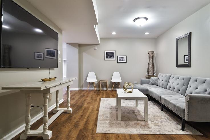 Elegante sala de estar con mobiliario moderno en un apartamento en Building North Fremont Street - ktg - 1359761 en Chicago, Chicago Elegante sala de estar con mobiliario moderno en un apartamento en Building North Fremont Street - ktg - 1359761 en Chicago, Chicago