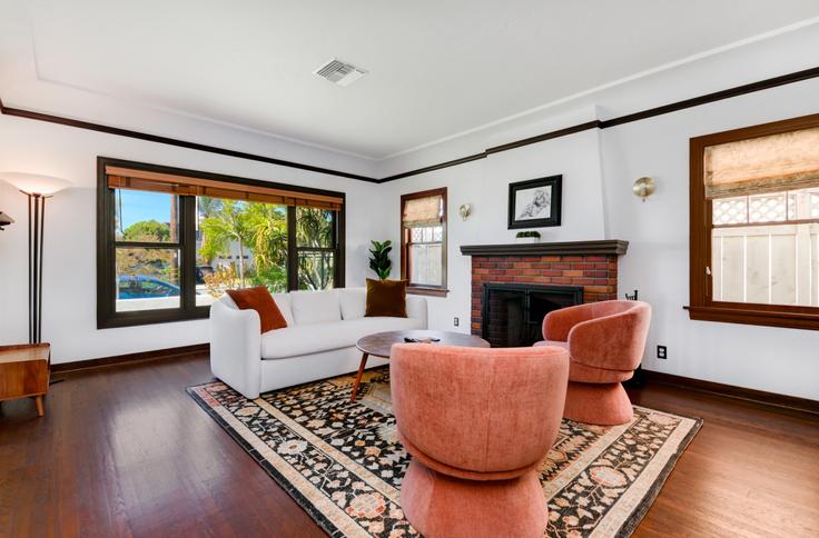 San Diego, San Diego에 위치한 Building 32nd Street - kubandaproperties - 1288259 - SAN 유닛의 세련된 인테리어가 돋보이는 거실 San Diego, San Diego에 위치한 Building 32nd Street - kubandaproperties - 1288259 - SAN 유닛의 세련된 인테리어가 돋보이는 거실