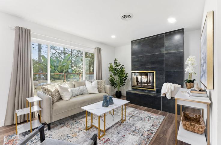 Salle de séjour élégante avec mobilier moderne dans un appartement à Building Vista Way - kubandaproperties - 1288269 - SAN à Casa de Oro-Mount Helix, Casa de Oro-Mount Helix