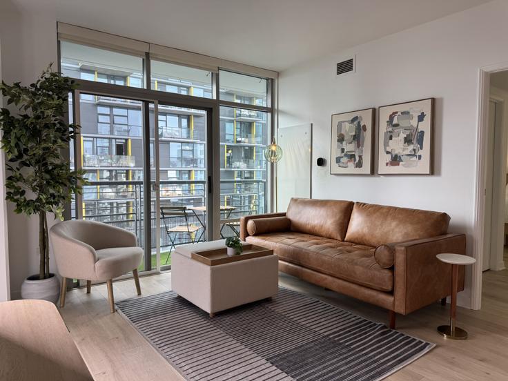 San Diego San DiegoのBuilding West Beech Street - kubandaproperties - 1498596のアパートメントにある、モダンな家具を備えたエレガントなデザインのリビングルーム San Diego San DiegoのBuilding West Beech Street - kubandaproperties - 1498596のアパートメントにある、モダンな家具を備えたエレガントなデザインのリビングルーム