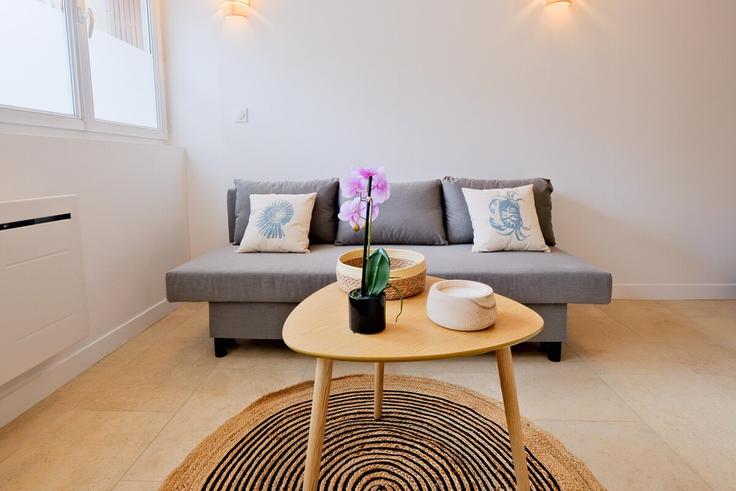 Elegante sala de estar con mobiliario moderno en un apartamento en Building 2 Bis Rue Lamartine, Périgueux, France - la-conciergerie-du-perigord - 1640058 en Périgueux, Périgueux Elegante sala de estar con mobiliario moderno en un apartamento en Building 2 Bis Rue Lamartine, Périgueux, France - la-conciergerie-du-perigord - 1640058 en Périgueux, Périgueux