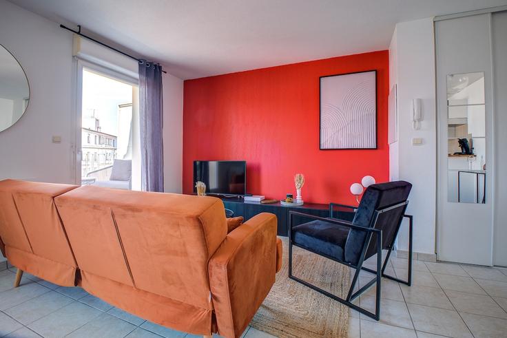 Elegante sala de estar con mobiliario moderno en un apartamento en Building 14-16 Rue Louis Blanc, Périgueux, France - la-conciergerie-du-perigord - 1640055 en Périgueux, Périgueux Elegante sala de estar con mobiliario moderno en un apartamento en Building 14-16 Rue Louis Blanc, Périgueux, France - la-conciergerie-du-perigord - 1640055 en Périgueux, Périgueux