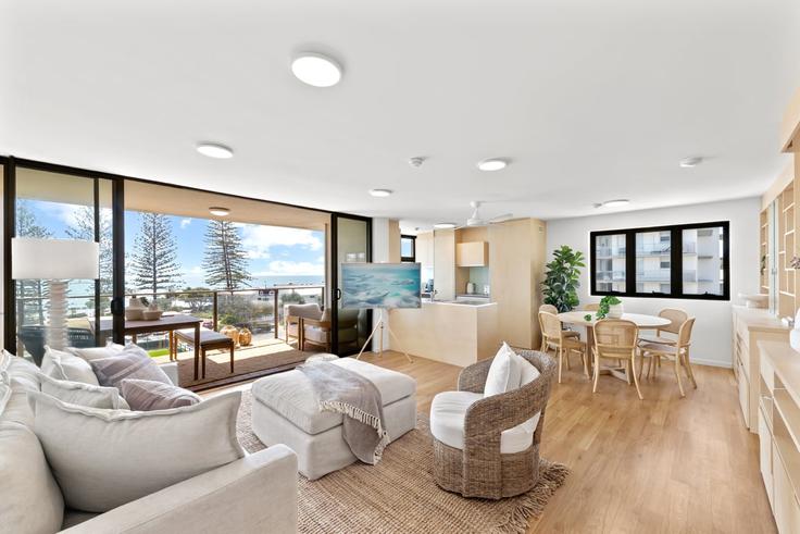 Alexandra Headland, Sunshine Coast에 위치한 Building Alexandra Parade - lane-property - 1475386 유닛의 세련된 인테리어가 돋보이는 거실 Alexandra Headland, Sunshine Coast에 위치한 Building Alexandra Parade - lane-property - 1475386 유닛의 세련된 인테리어가 돋보이는 거실