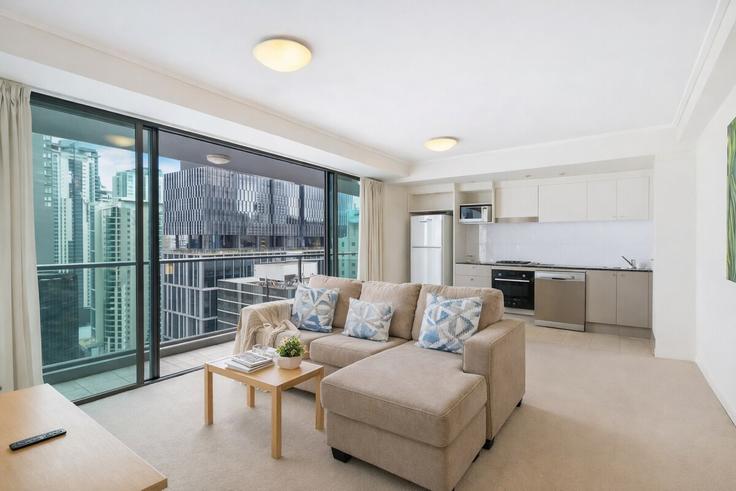 Elegant gestaltetes Wohnzimmer mit moderner Einrichtung in einer Wohnung im Building Felix Street - lane-property - 1492105 in Brisbane City, Brisbane Elegant gestaltetes Wohnzimmer mit moderner Einrichtung in einer Wohnung im Building Felix Street - lane-property - 1492105 in Brisbane City, Brisbane