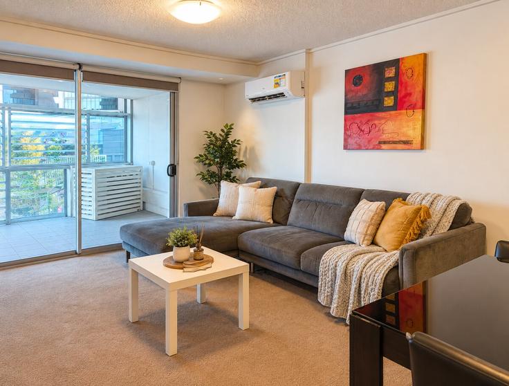Building Ann Street - lane-property - 1514634 adresindeki bir dairede modern mobilyalarla zarif bir şekilde tasarlanmış oturma odası Fortitude Valley, Brisbane Building Ann Street - lane-property - 1514634 adresindeki bir dairede modern mobilyalarla zarif bir şekilde tasarlanmış oturma odası Fortitude Valley, Brisbane