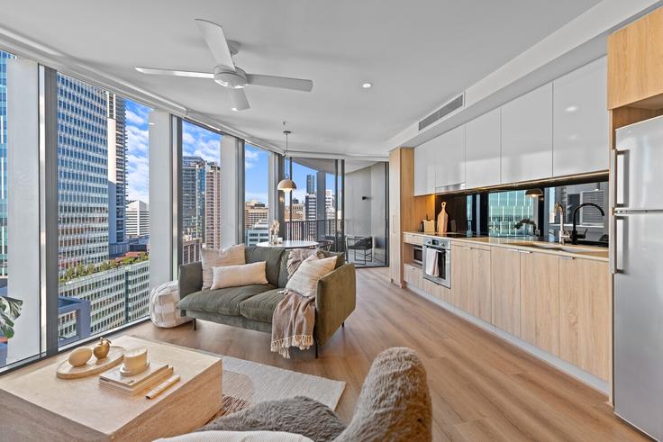 Elegant gestaltetes Wohnzimmer mit moderner Einrichtung in einer Wohnung im Building Queen Street - lane-property - 1310609 - AUS in Brisbane City, Brisbane