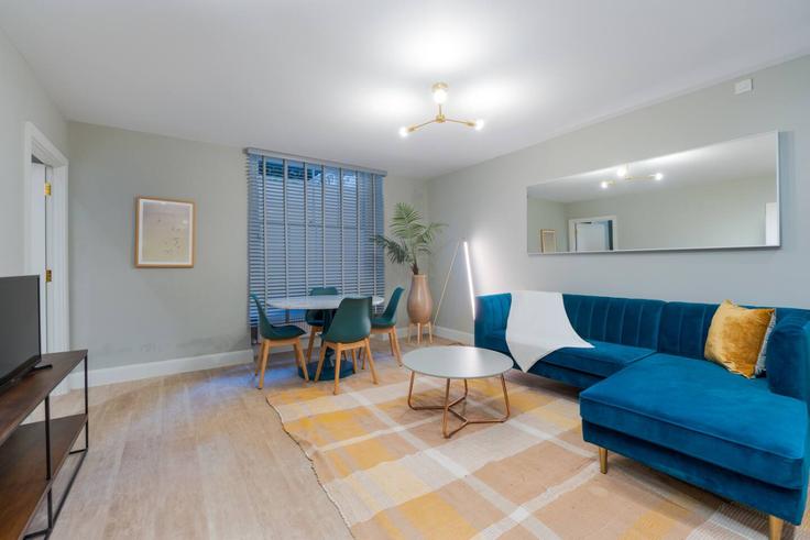 Elegant gestaltetes Wohnzimmer mit moderner Einrichtung in einer Wohnung im Building Prince's Square - lb73-management - 1330193 in City of Westminster, London Elegant gestaltetes Wohnzimmer mit moderner Einrichtung in einer Wohnung im Building Prince's Square - lb73-management - 1330193 in City of Westminster, London