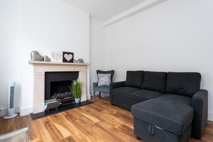 City of Westminster, London에 위치한 Building Spring Street - lb73-management - 1330199 아파트의 세련된 인테리어가 돋보이는 거실 City of Westminster, London에 위치한 Building Spring Street - lb73-management - 1330199 아파트의 세련된 인테리어가 돋보이는 거실